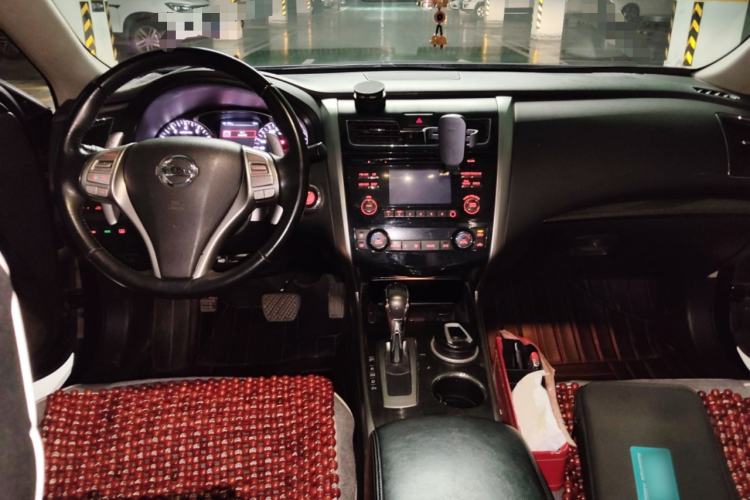 Used Nissan Teana 2014 Duke 2.5L XV Deluxe Edition Center Console