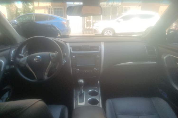 Used Nissan Teana 2014 Duke 2.5L XV Luxury Edition Center Console