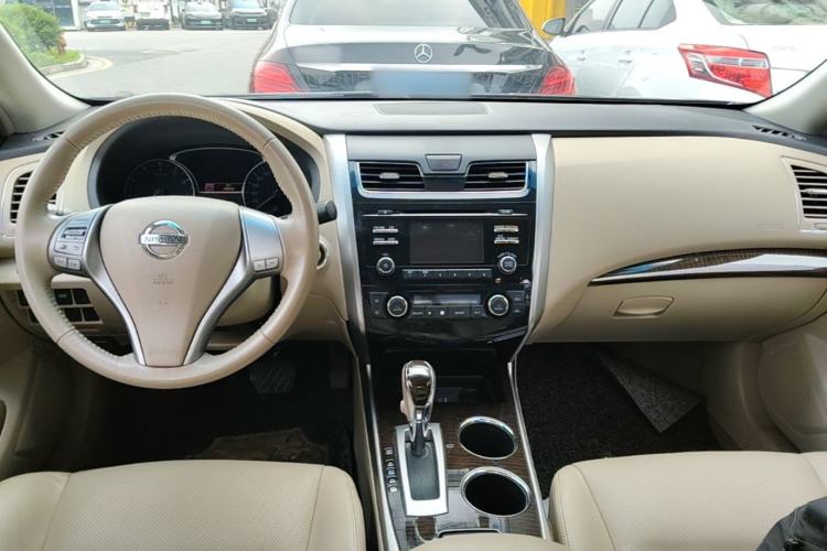 Used Nissan Teana 2014 2.0L XL Upper Tech Edition Center Console
