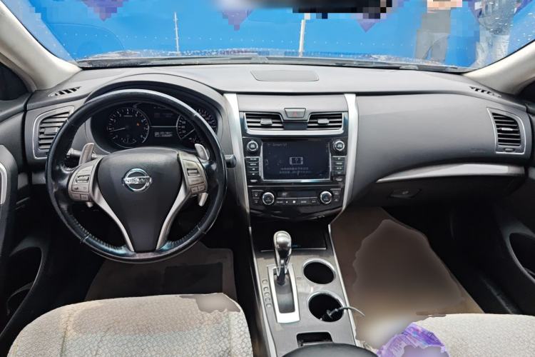 Used Nissan Teana 2014 Duke 2.5L XV Deluxe Edition Center Console