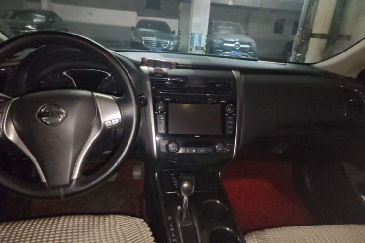 Used Nissan Teana 2014 2.0L XL Upper Tech Edition Center Console