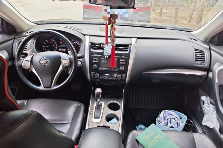 Used Nissan Teana 2014 2.5L XL Upper Tech Edition Center Console