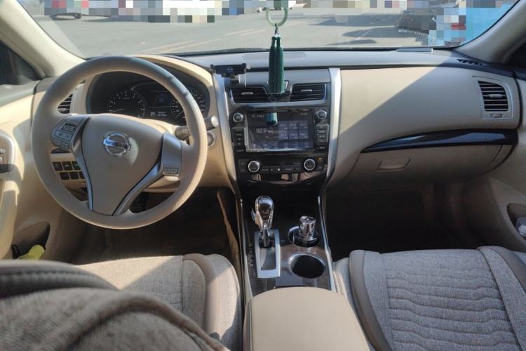 Used Nissan Teana 2014 2.0L XL Upper Tech Edition Center Console