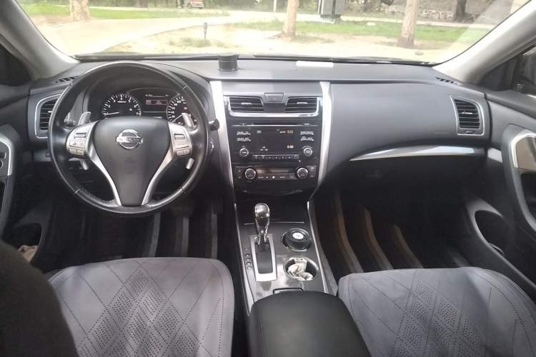 Used Nissan Teana 2014 Duke 2.5L XV Deluxe Edition Center Console