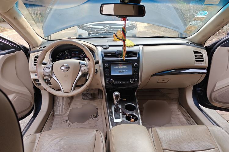 Used Nissan Teana 2014 Duke 2.5L XV-VIP Luxury Edition Center Console