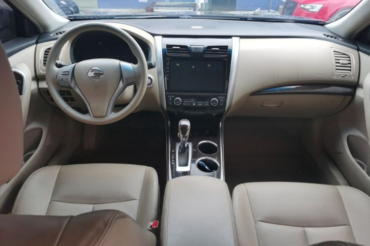 Used Nissan Teana 2014 2.0L XL Upper Tech Edition Center Console