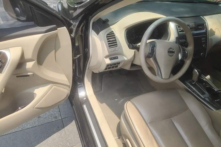 Used Nissan Teana 2014 Duke 2.5L XV Luxury Edition Driver Seat