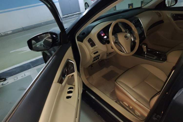 Used Nissan Teana 2014 Duke 2.5L XV-VIP Luxury Edition Driver Seat