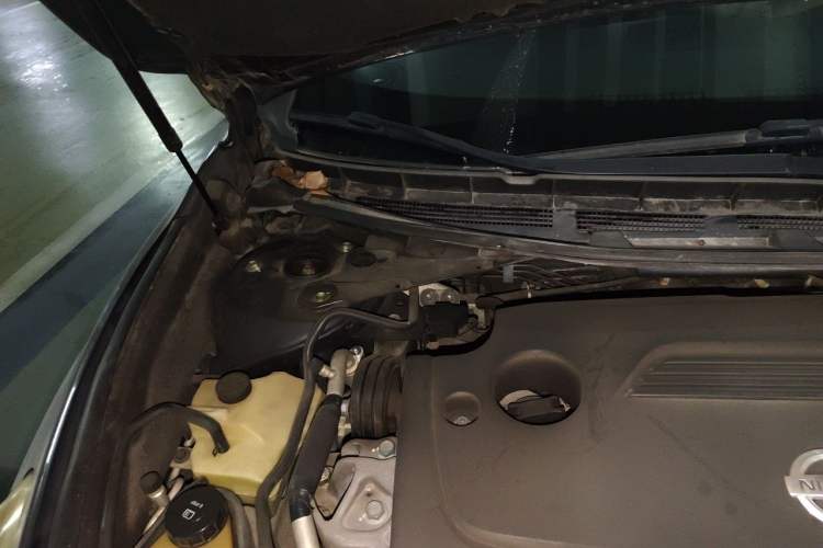 Used Nissan Teana 2014 Duke 2.5L XV-VIP Luxury Edition Engine Bay Right