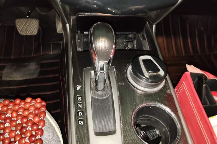 Used Nissan Teana 2014 Duke 2.5L XV Deluxe Edition Gear Lever