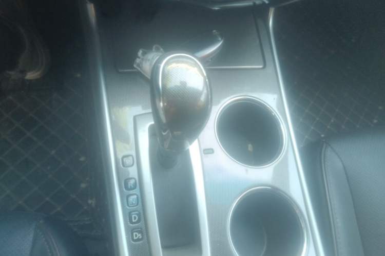 Used Nissan Teana 2014 Duke 2.5L XV Luxury Edition Gear Lever