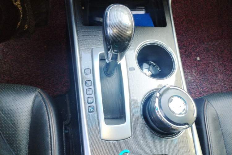 Used Nissan Teana 2014 Duke 2.5L XV Deluxe Edition Gear Lever