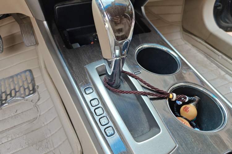 Used Nissan Teana 2014 Duke 2.5L XV-VIP Luxury Edition Gear Lever