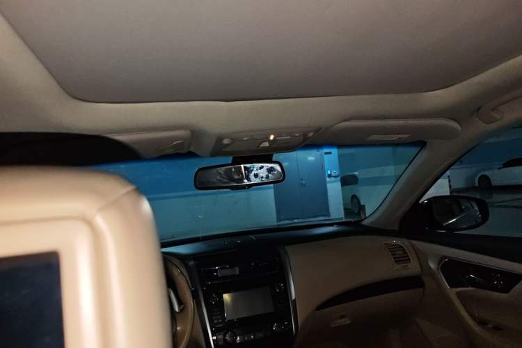 Used Nissan Teana 2014 Duke 2.5L XV-VIP Luxury Edition Headliner