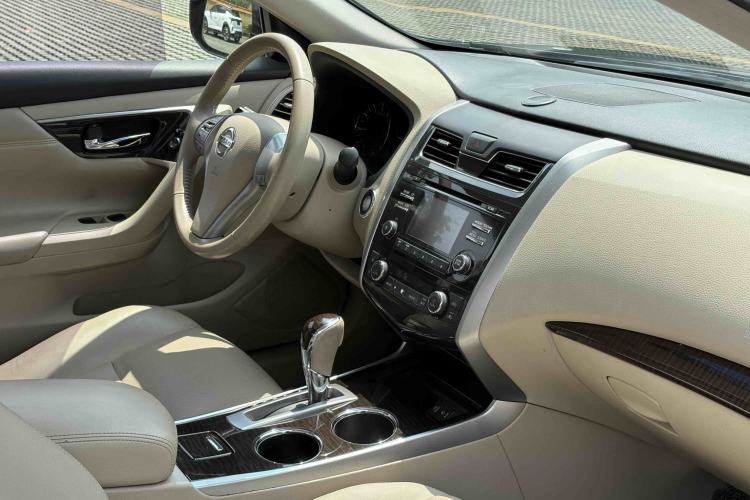 Used Nissan Teana 2014 2.0L XL Upper Tech Edition Interior 10