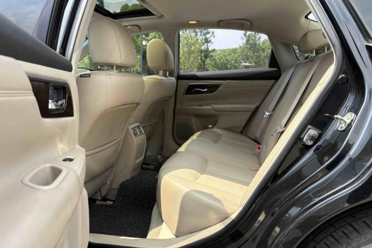 Used Nissan Teana 2014 2.0L XL Upper Tech Edition Interior 11