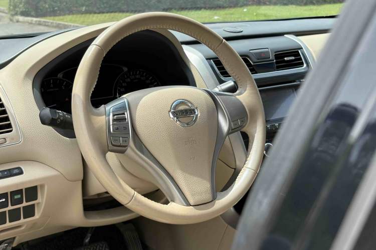 Used Nissan Teana 2014 2.0L XL Upper Tech Edition Interior 2