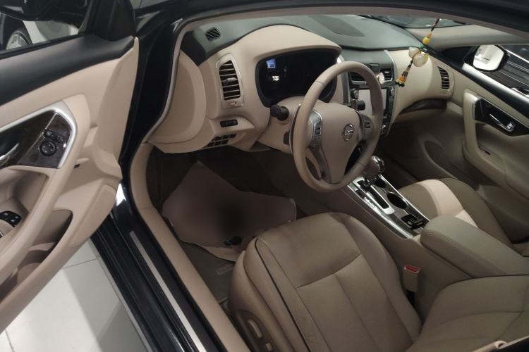 Used Nissan Teana 2014 Duke 2.5L XV Deluxe Edition Interior 3