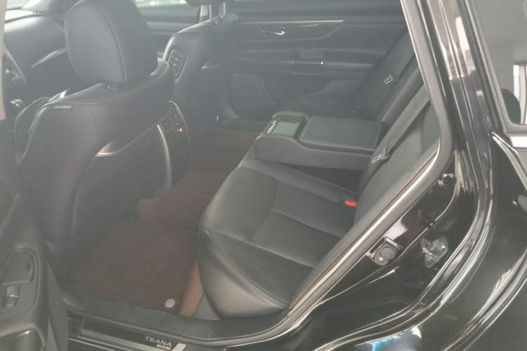 Used Nissan Teana 2014 Duke 2.5L XV Deluxe Edition Interior 4