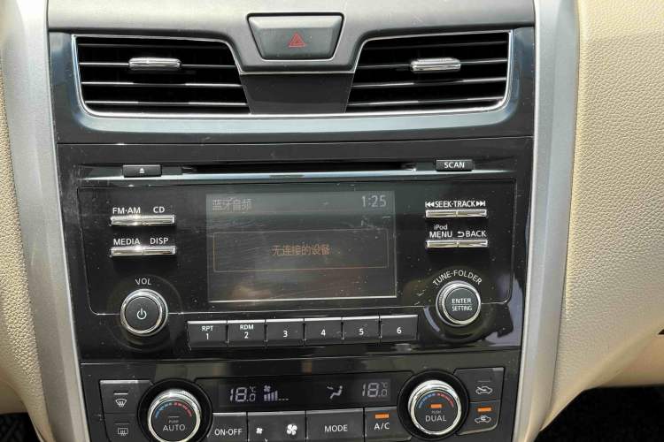 Used Nissan Teana 2014 2.0L XL Upper Tech Edition Interior 8