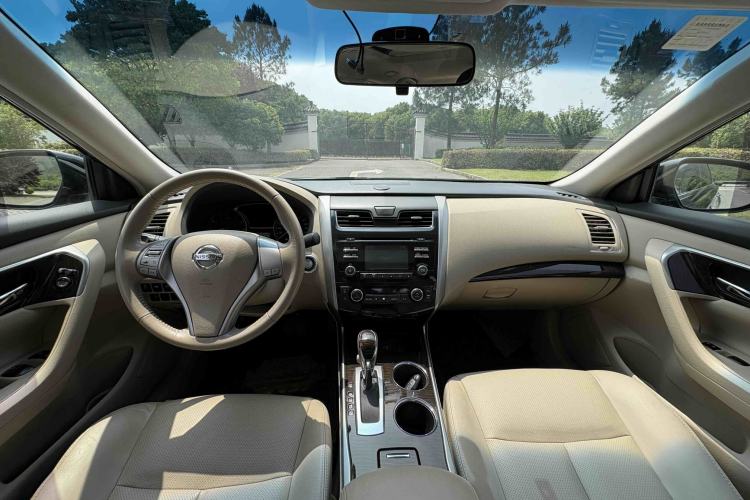 Used Nissan Teana 2014 2.0L XL Upper Tech Edition Interior 9