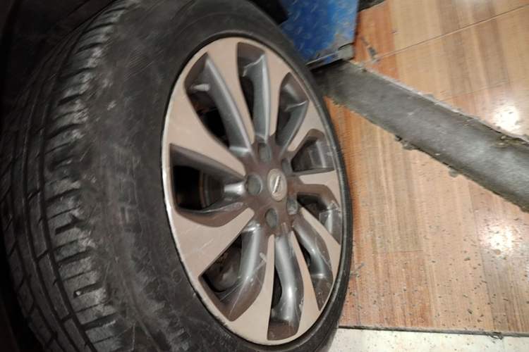 Used Nissan Teana 2014 Duke 2.5L XV Deluxe Edition Left Front Wheel Hub