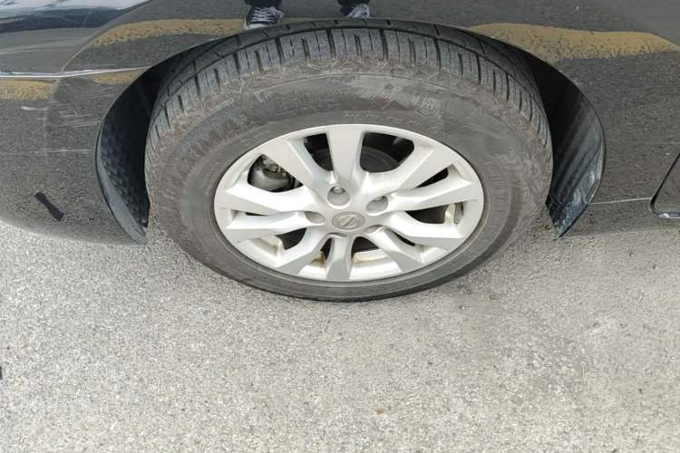 Used Nissan Teana 2014 2.0L XL Upper Tech Edition Left Front Wheel Hub