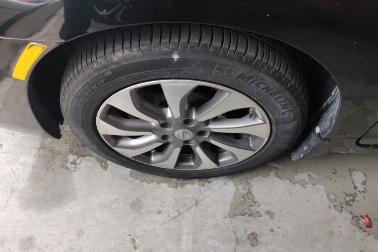 Used Nissan Teana 2014 Duke 2.5L XV Luxury Edition Left Front Wheel Hub