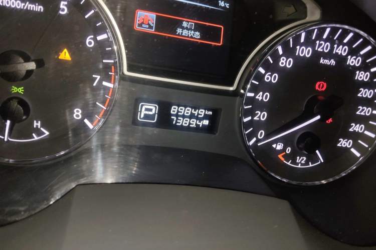 Used Nissan Teana 2014 Duke 2.5L XV Deluxe Edition Odometer Close Up