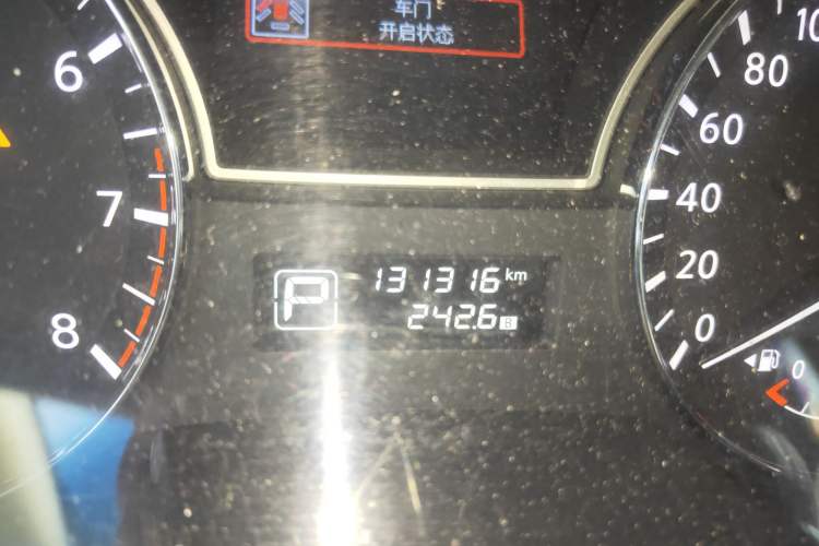Used Nissan Teana 2014 Duke 2.5L XV Deluxe Edition Odometer Close Up