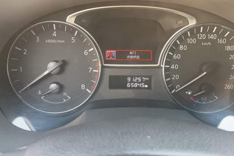 Used Nissan Teana 2014 Duke 2.5L XV Deluxe Edition Odometer Close Up