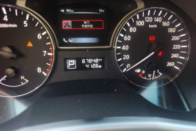 Used Nissan Teana 2014 Duke 2.5L XV-VIP Luxury Edition Odometer Close Up