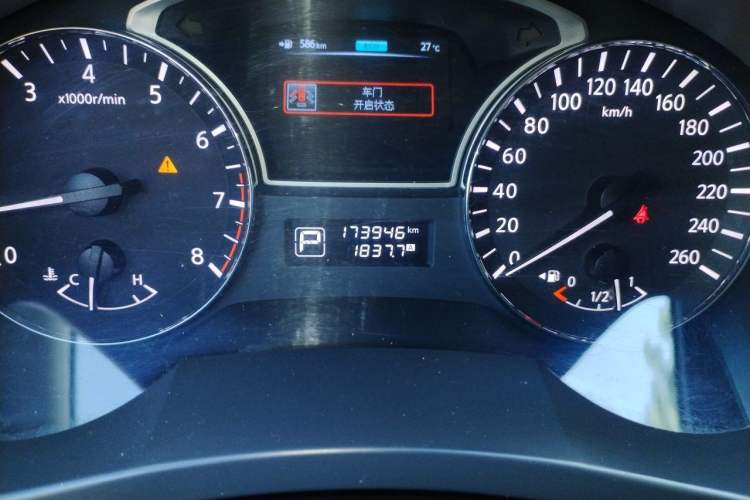 Used Nissan Teana 2014 Duke 2.5L XV Deluxe Edition Odometer Close Up