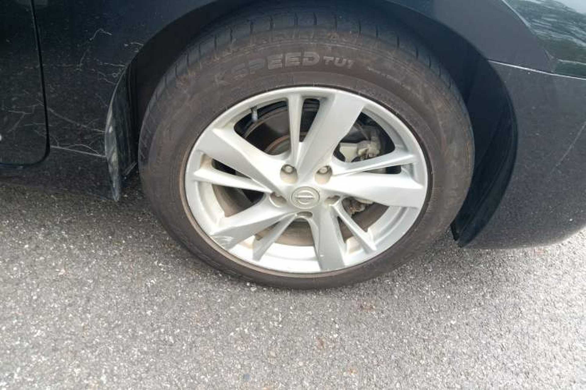 Used Nissan Teana 2014 2.5L XL Upper Tech Edition Right Front Wheel Hub