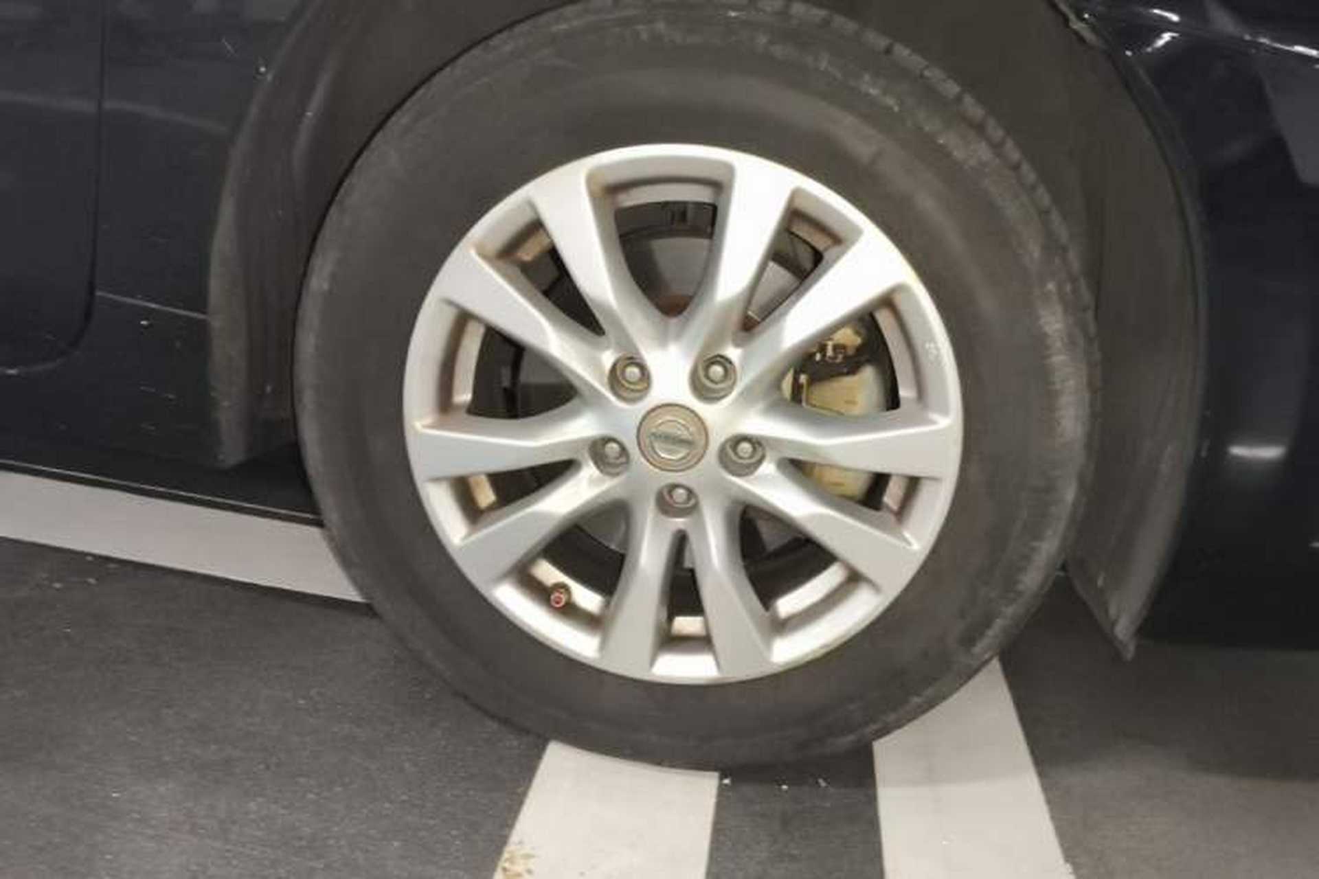 Used Nissan Teana 2014 2.0L XL Upper Tech Edition Right Front Wheel Hub