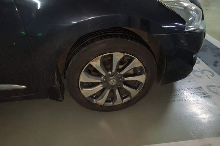 Used Nissan Teana 2014 Duke 2.5L XV-VIP Luxury Edition Right Front Wheel Hub
