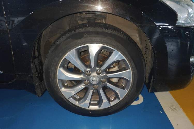 Used Nissan Teana 2014 Duke 2.5L XV Deluxe Edition Right Front Wheel Hub