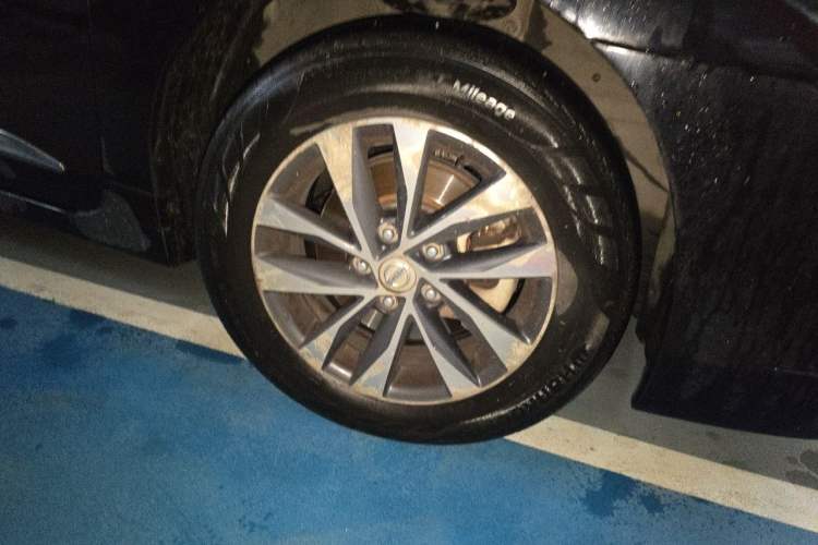 Used Nissan Teana 2014 2.0L XL Upper Tech Edition Right Front Wheel Hub