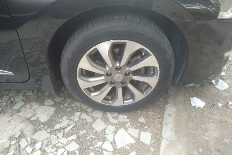Used Nissan Teana 2014 Duke 2.5L XV Deluxe Edition Right Front Wheel Hub
