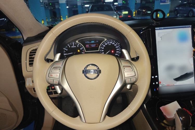 Used Nissan Teana 2014 Duke 2.5L XV Deluxe Edition Steering Wheel