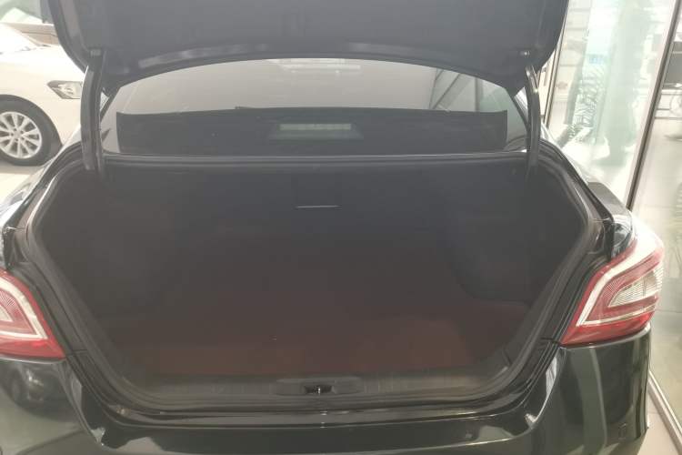 Used Nissan Teana 2014 Duke 2.5L XV Deluxe Edition Trunk