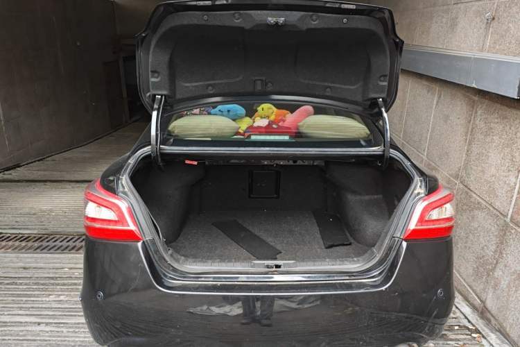 Used Nissan Teana 2014 2.5L XL Upper Tech Edition Trunk