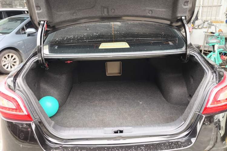 Used Nissan Teana 2014 Duke 2.5L XV Glory Edition Trunk