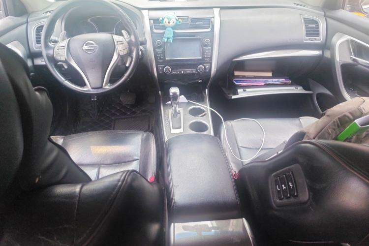 Used Nissan Teana 2014 Duke 2.5L XV-VIP Luxury Edition Center Console