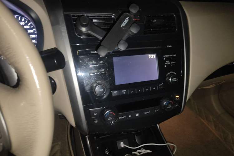 Used Nissan Teana 2014 Duke 2.5L XV Deluxe Edition Audio And AC Panel