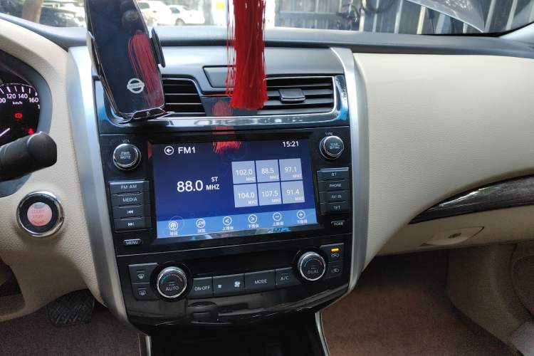 Used Nissan Teana 2014 Duke 2.5L XV Deluxe Edition Audio And AC Panel