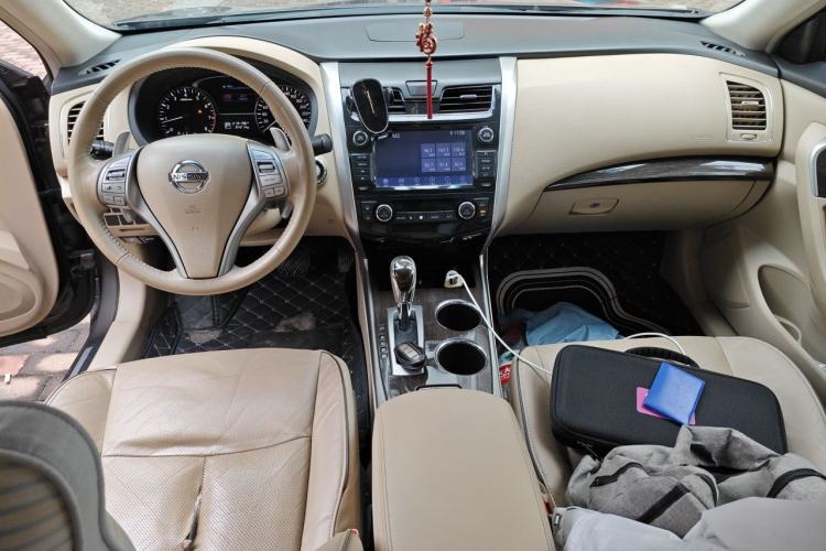 Used Nissan Teana 2014 Duke 2.5L XV Deluxe Edition Center Console