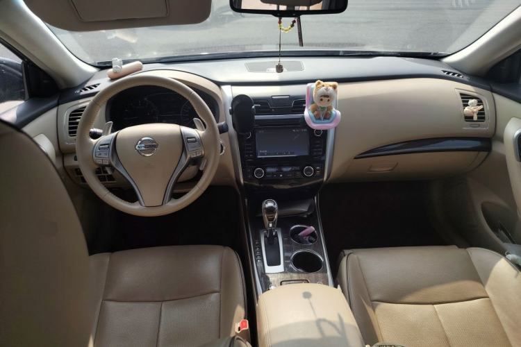 Used Nissan Teana 2014 Duke 2.5L XV-VIP Luxury Edition Center Console