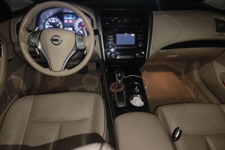 Used Nissan Teana 2014 Duke 2.5L XV Deluxe Edition Center Console