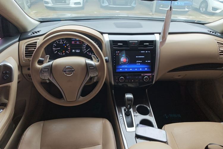 Used Nissan Teana 2014 Duke 2.5L XV Deluxe Edition Center Console